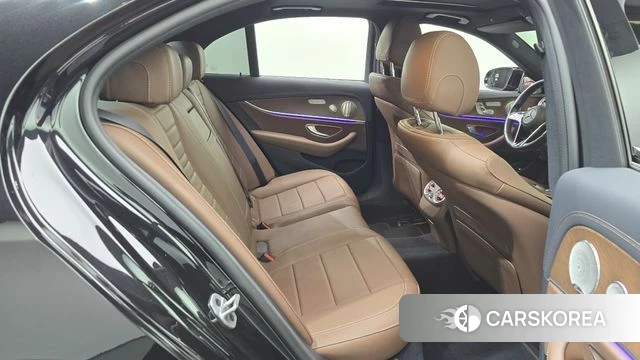 Mercedes-Benz E-Class W213 2023 Черный из Кореи, фото 2