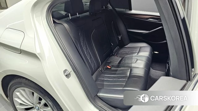BMW 5 Series (G30) 2019 Белый из Кореи, фото 2