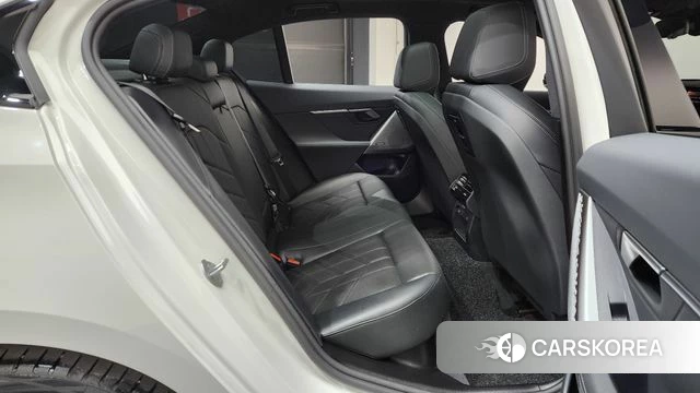 BMW 5 Series (G60) 2025 Белый из Кореи, фото 2