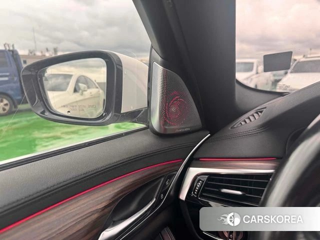 BMW 5 Series (G30) 2018 Белый из Кореи, фото 2