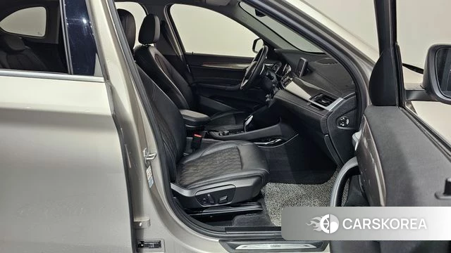 BMW X1 (F48) 2020 Песочный из Кореи, фото 2