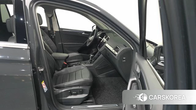 Volkswagen Tiguan second Generation 2022 Серый из Кореи, фото 2