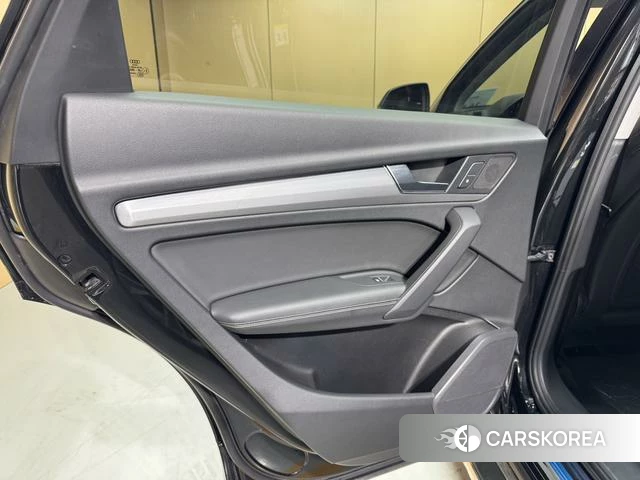 Audi Q5L Sportback 2022 Черный из Китая, фото 2