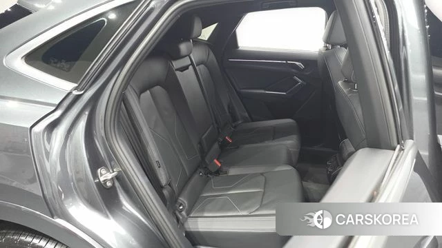 Audi Q3 (F3) 2023 Серый из Кореи, фото 2