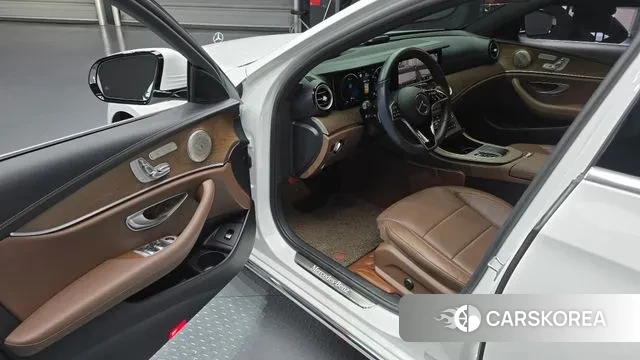 Mercedes-Benz E-Class W213 2022 Белый из Кореи, фото 2