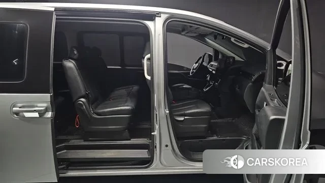 Hyundai Staria 2024 Серебристо-серый из Кореи, фото 2