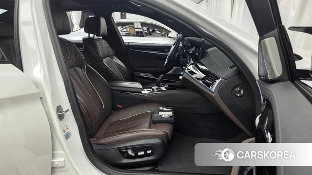 BMW 5 Series (G30) 2021 Белый из Кореи, фото 2