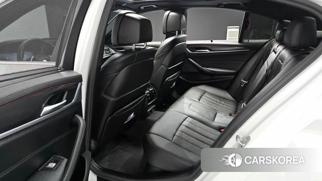 BMW 5 Series (G30) 2023 Белый из Кореи, фото 2