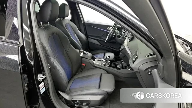 BMW 1 Series (F40) 2023 Черный из Кореи, фото 2