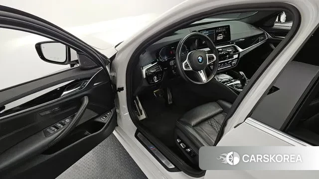 BMW 5 Series (G30) 2020 Белый из Кореи, фото 2