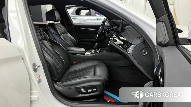 BMW 5 Series (G30) 2021 Белый из Кореи, фото 2