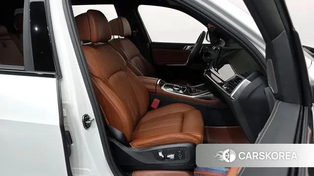 BMW X7 (G07) 2025 Белый из Кореи, фото 2