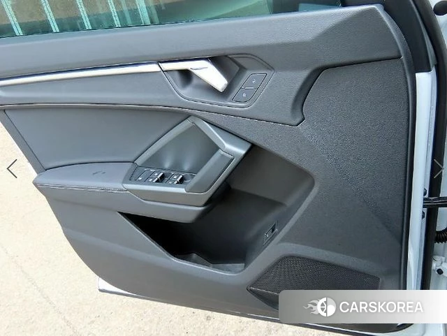 Audi Q3 (F3) 2023 Белый из Кореи, фото 2