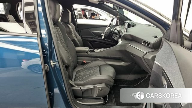 Peugeot 5008 second generation 2024 Синий из Кореи, фото 2