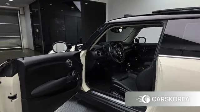 Mini Cooper 2021 Жемчужный цвет из Кореи, фото 2