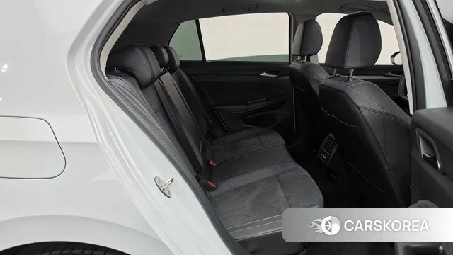 Volkswagen Golf 8th Generation 2026 Белый из Кореи, фото 2