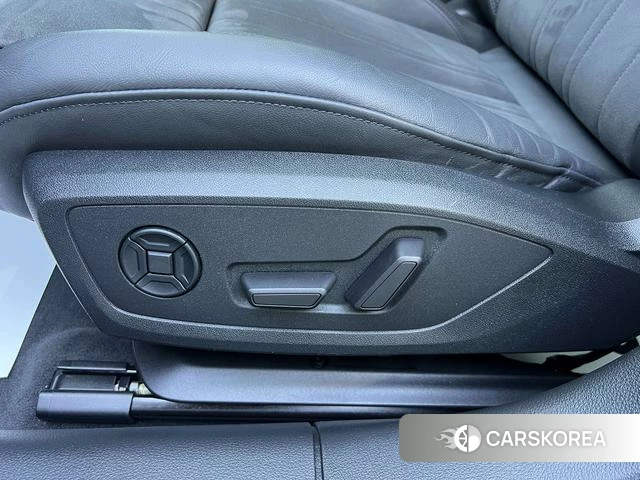 Audi A6 (import) 2023 Черный из Китая, фото 2