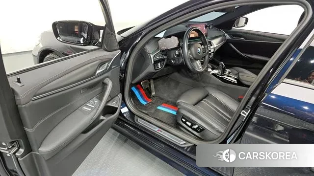 BMW 5 Series (G30) 2022 Черный из Кореи, фото 2