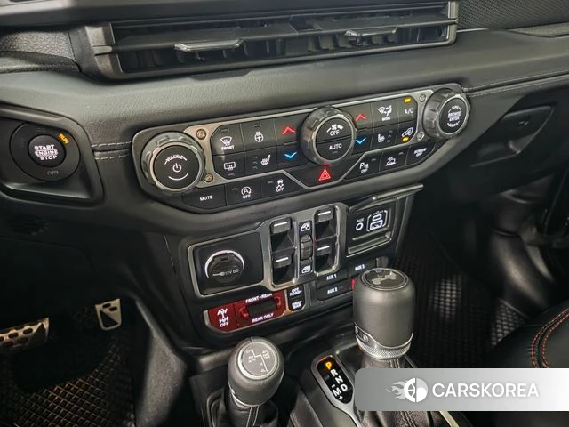 Jeep Wrangler (JL) 2024 Черный из Кореи, фото 2