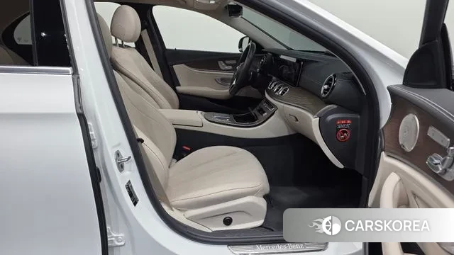 Mercedes-Benz E-Class W213 2022 Белый из Кореи, фото 2