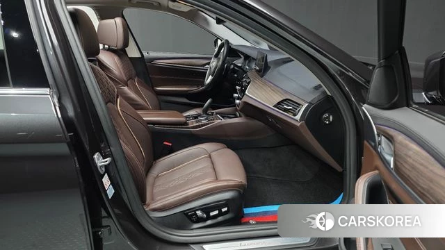 BMW 5 Series (G30) 2019 Серый из Кореи, фото 2