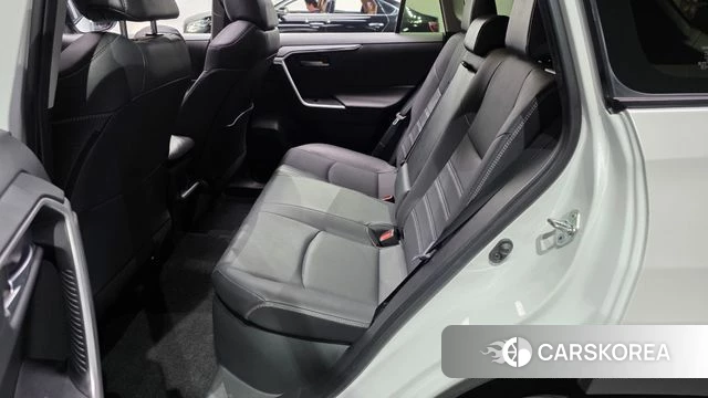 Toyota RAV4 5th Generation 2023 Белый из Кореи, фото 2