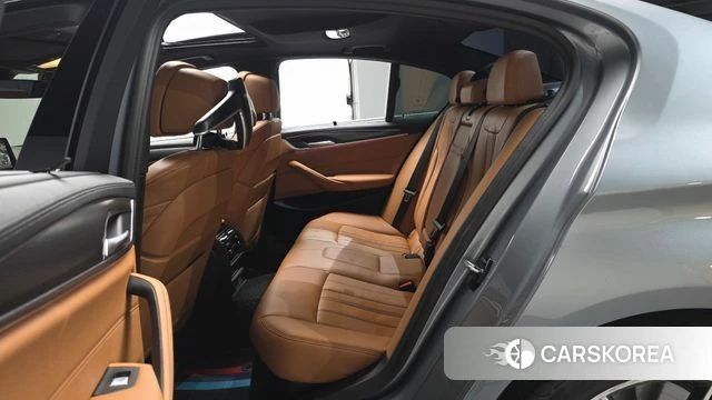 BMW 5 Series (G30) 2022 Серебристо-серый из Кореи, фото 2