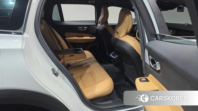 Volvo V60 Cross-Country 2nd Generation 2020 Белый из Кореи, фото 2