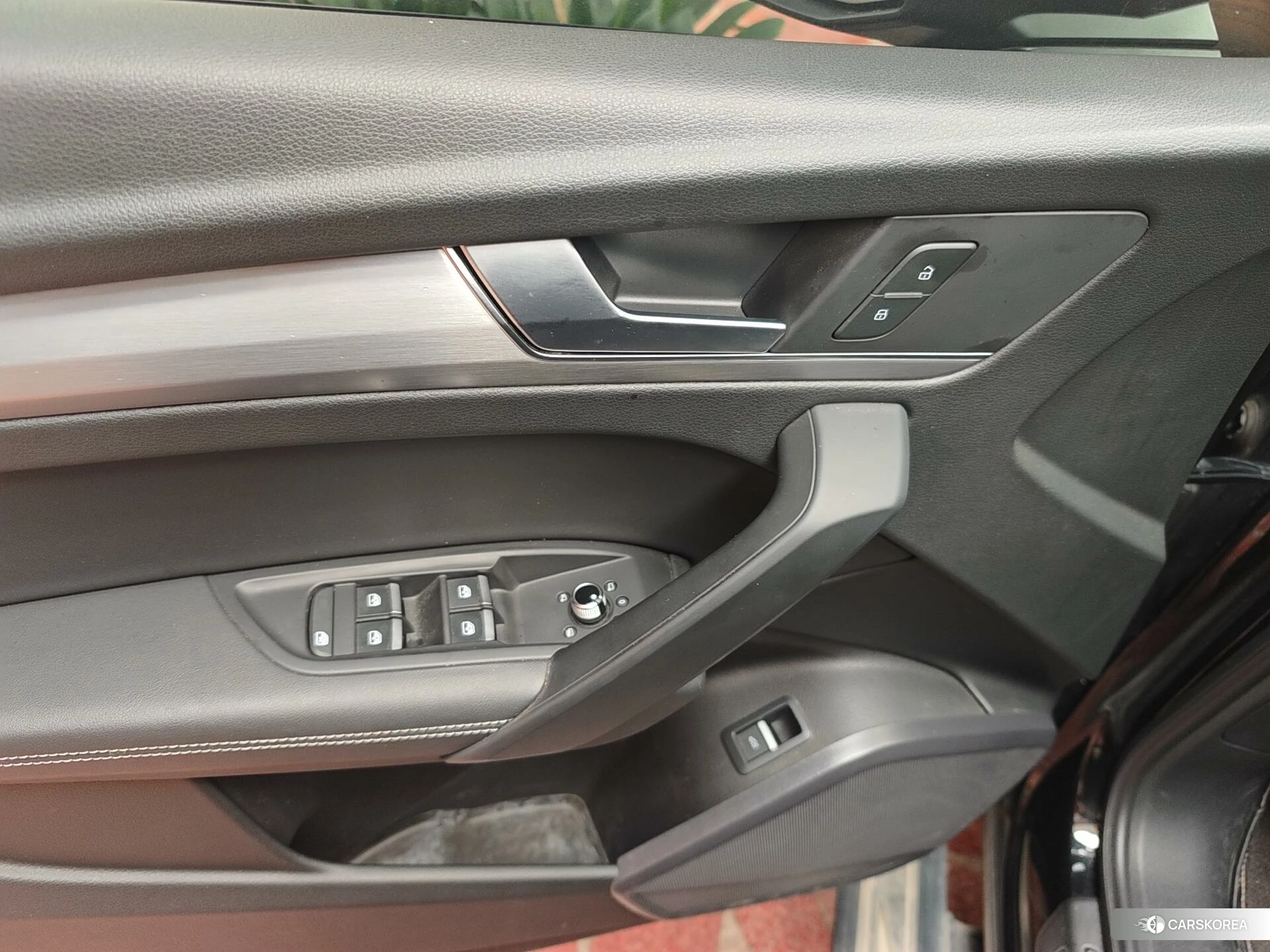 Audi Q5L 2021 Черный из Китая, фото 2