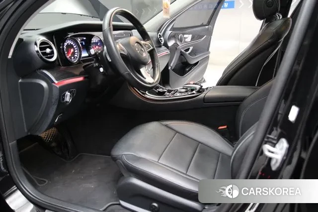 Mercedes-Benz E-Class W213 2018 Черный из Кореи, фото 2