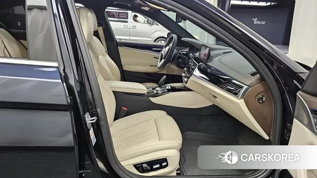 BMW 5 Series (G30) 2019 Черный из Кореи, фото 2