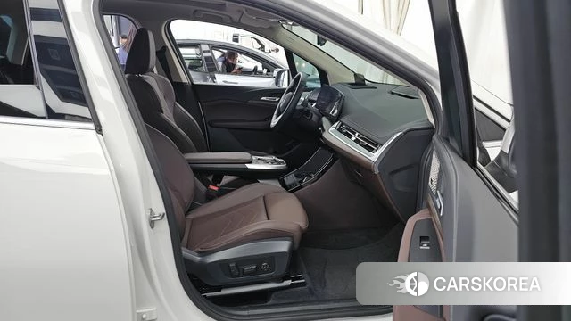 BMW 2 Series Active Tourer (U06) 2025 Белый из Кореи, фото 2