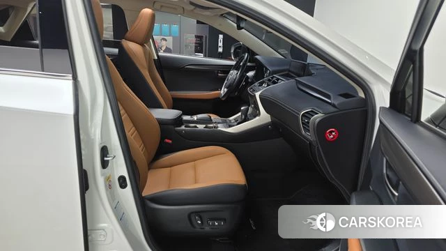 Lexus NX300h 2019 Белый из Кореи, фото 2