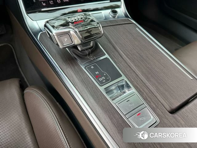 Audi A7L 2022 Серебристо-серый из Китая, фото 2