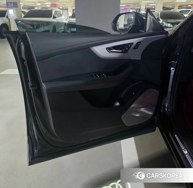Audi Q8 (4M) 2023 Черный из Кореи, фото 2