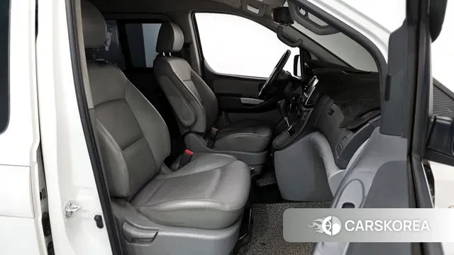 Hyundai The New Grand Starex 2018 Белый из Кореи, фото 2