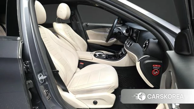 Mercedes-Benz E-Class W213 2018 Серый из Кореи, фото 2
