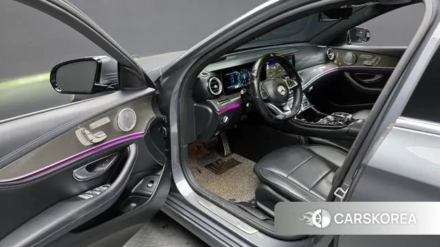 Mercedes-Benz E-Class W213 2018 Серый из Кореи, фото 2