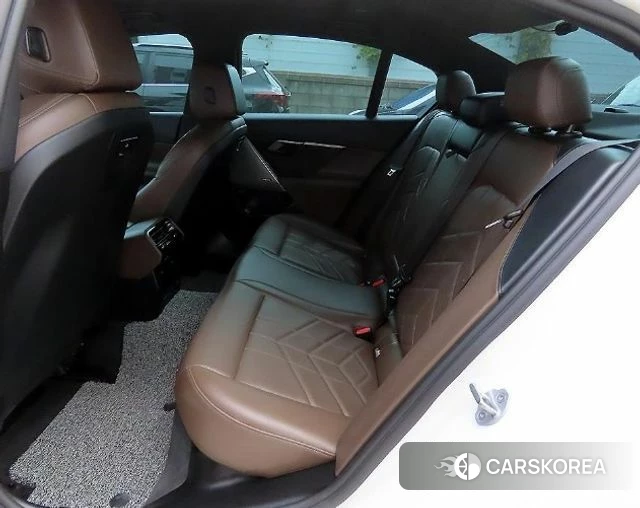 BMW 5 Series (G60) 2025 Белый из Кореи, фото 2