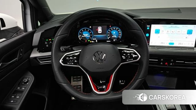 Volkswagen Golf 8th Generation 2024 Белый из Кореи, фото 2