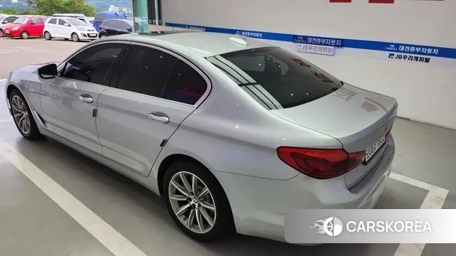 BMW 5 Series (G30) 2018 Серебряный из Кореи, фото 2