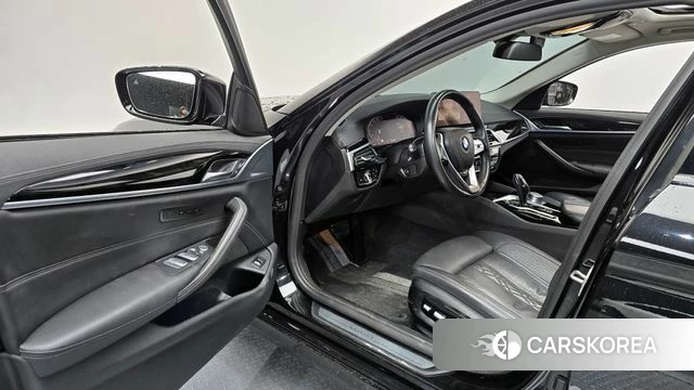 BMW 5 Series (G30) 2021 Черный из Кореи, фото 2