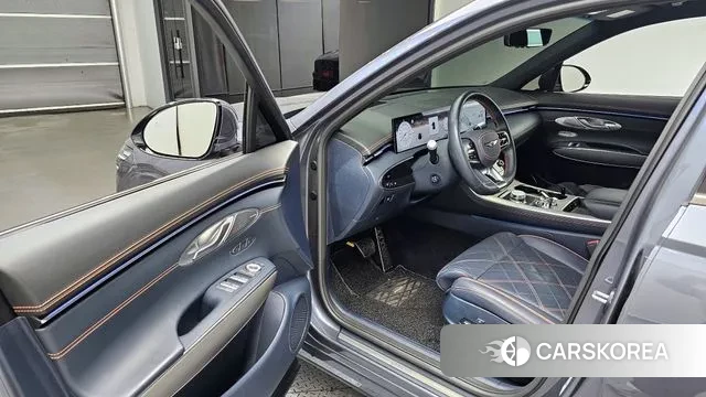 Genesis GV70 2024 Серый из Кореи, фото 2