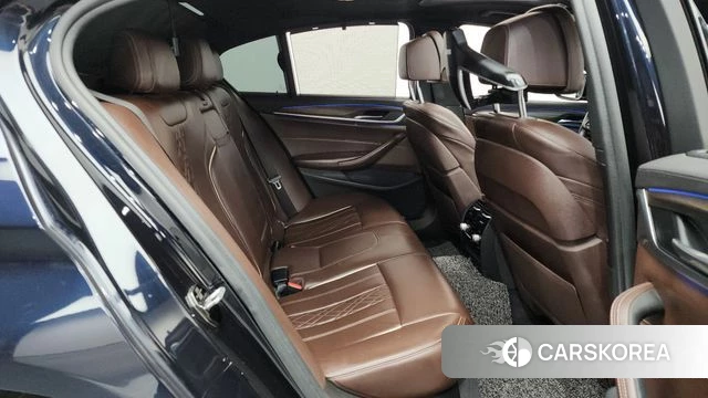 BMW 5 Series (G30) 2018 Черный из Кореи, фото 2