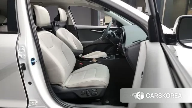 Kia Di Ol Nu Niro 2025 Белый из Кореи, фото 2