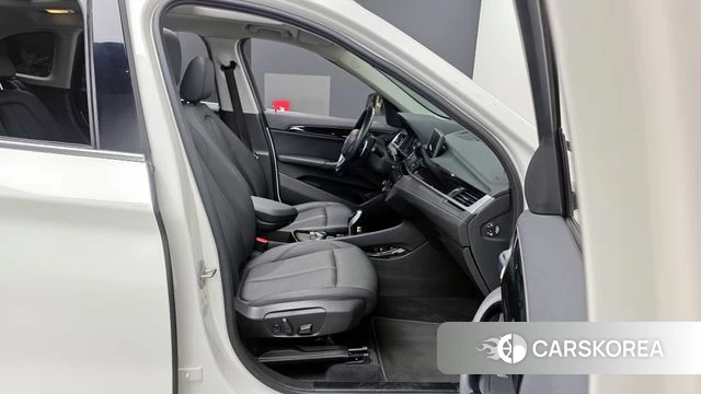 BMW X1 (F48) 2022 Белый из Кореи, фото 2