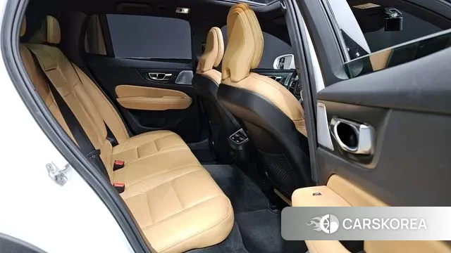 Volvo V60 Cross-Country 2nd Generation 2021 Белый из Кореи, фото 2