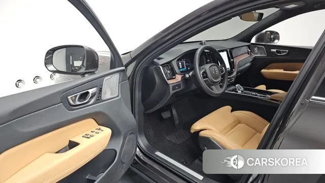 Volvo XC60 second Generation 2023 Серый из Кореи, фото 2