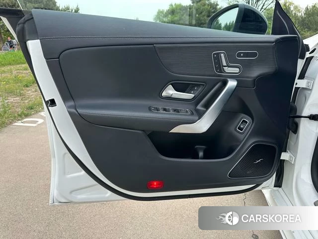 Mercedes-Benz CLA (import) 2021 Белый из Китая, фото 2