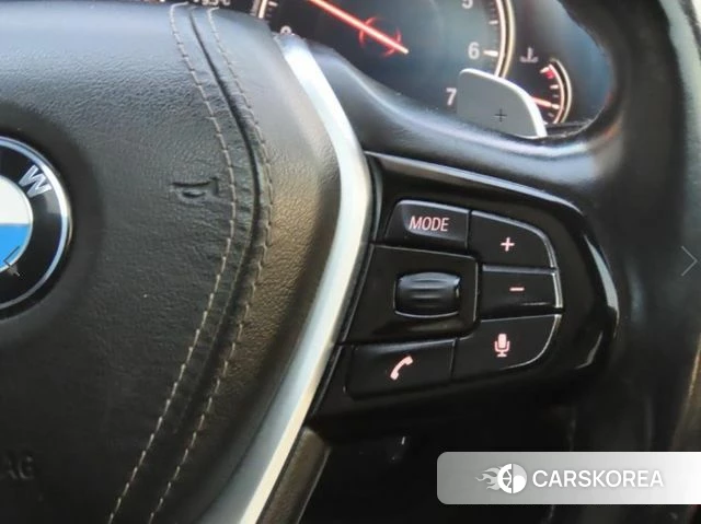 BMW 5 Series (G30) 2018 Черный из Кореи, фото 2